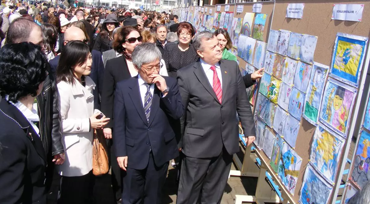 Ambasadorul Japoniei la Bucureşti: "La ora actuală sunt 30.000 de morţi şi 200.000 de oameni care şi-au piedut casele”