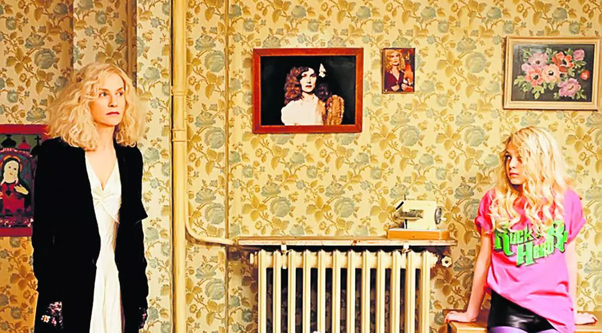 După ce a pozat goală în Playboy la 11 ani și în Der Spiegel la 12 ani, fata fotografei Irina Ionesco și-a regizat propria viață