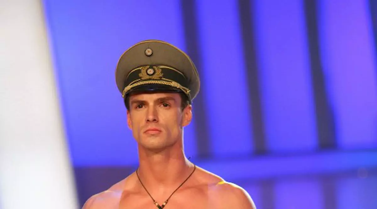 Manechinul Bogdan Vlădău s-a apucat de cântat