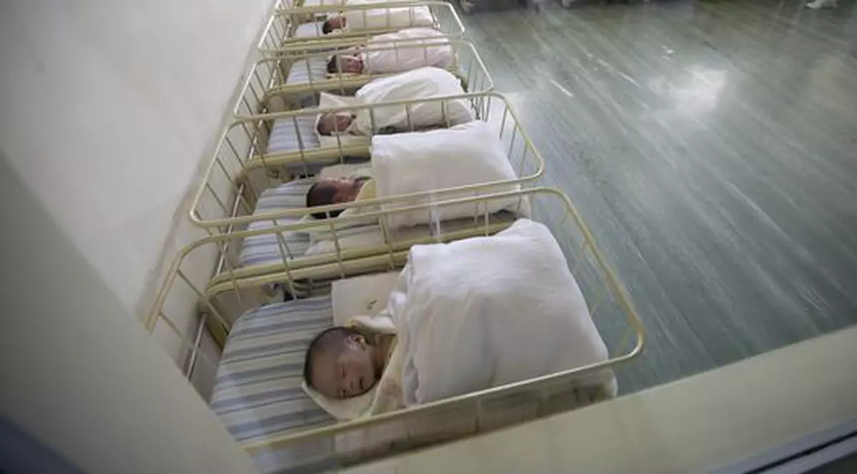 O lesbiană a născut cvintupleţi!