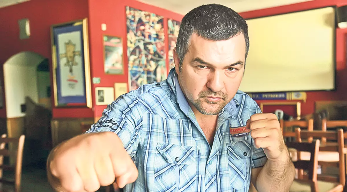 Leonard Doroftei are poliţia pe urme, după ce un angajat al pubului său susţine că «Moşu’» l-a bătut şi i-a strigat: «Fugi, că te omor!»