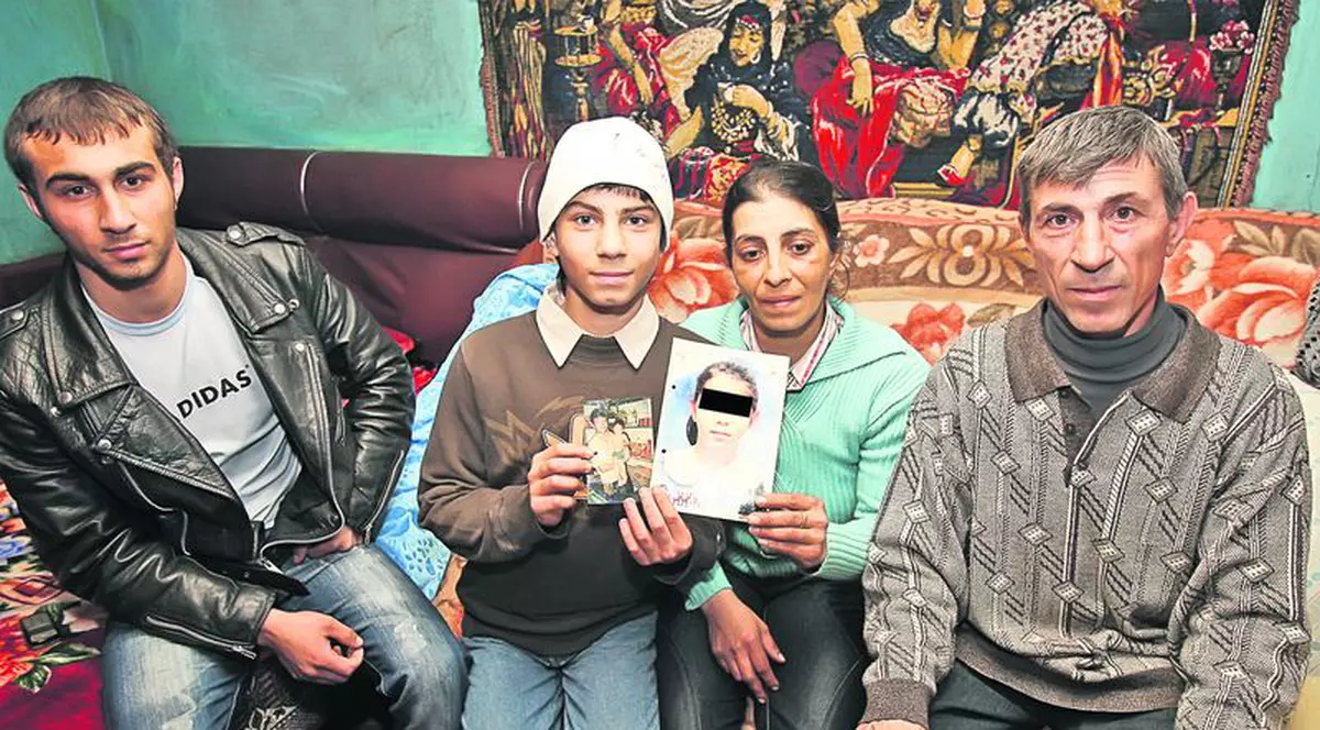 Reîntâlnire emoţionantă: Şi-au regăsit fiica după 8 ani!