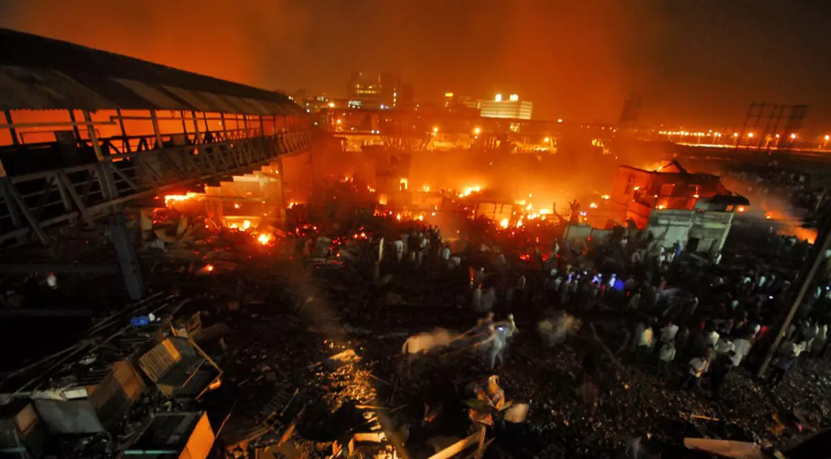 Peste 2.000 de case distruse de un incendiu în Mumbai, inclusiv al unei actrițe din "Slumdog Millionaire". Iată imagini cutremurătoare!