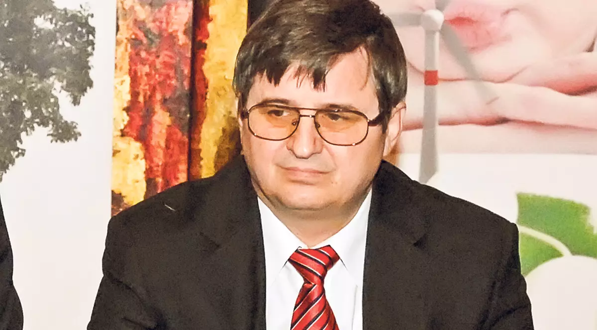 Un fost şef al Termoelectrica, un executor judecătoresc şi doi avocaţi au fost arestaţi pentru că au înşelat Electrica | Au tras din conturi 18.000.000 €