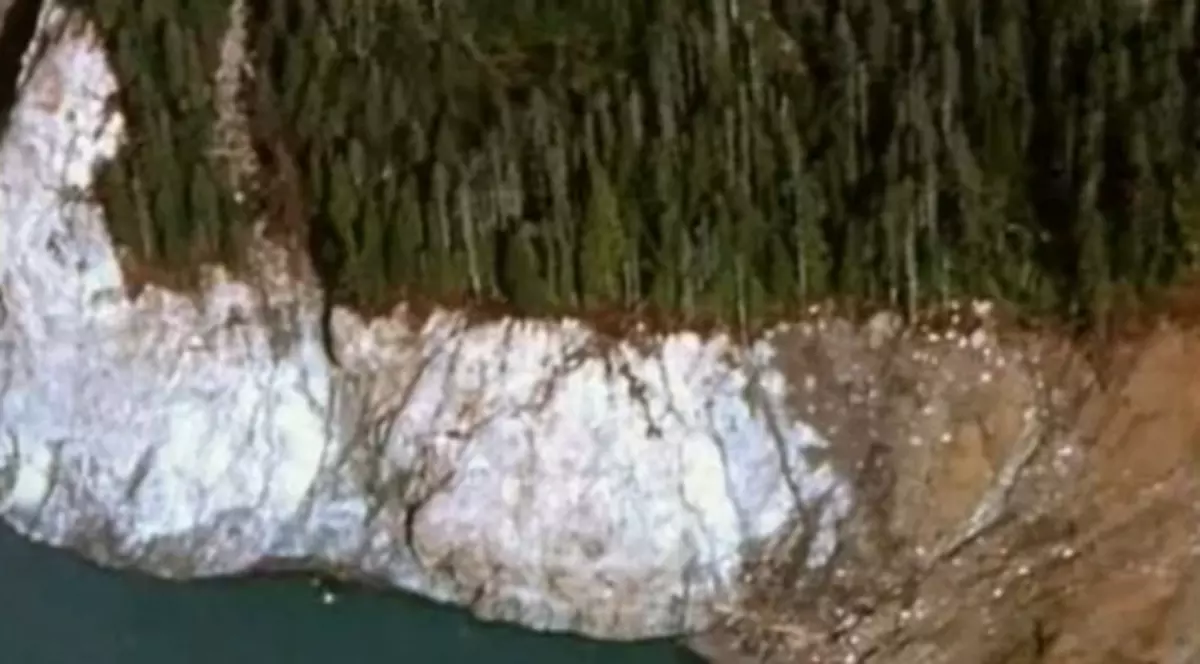 Cel mai mare val tsunami din istorie a avut  524 de metri înălţime şi a omorât 2 pescari 