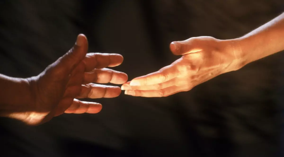 Află cum e un bărbat în funcţie de mâinile lui!