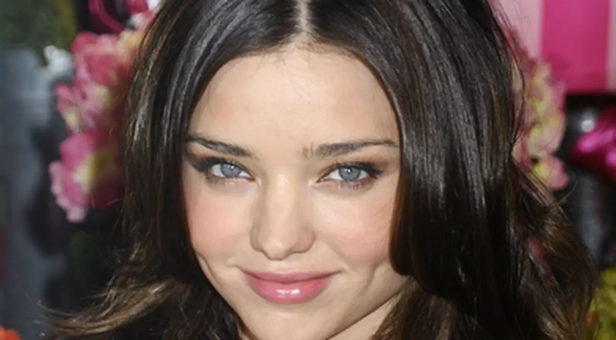 Miranda Kerr, seducătoare într-o nouă campanie. Modelul australian face reclamă la lenjerie intimă | VIDEO