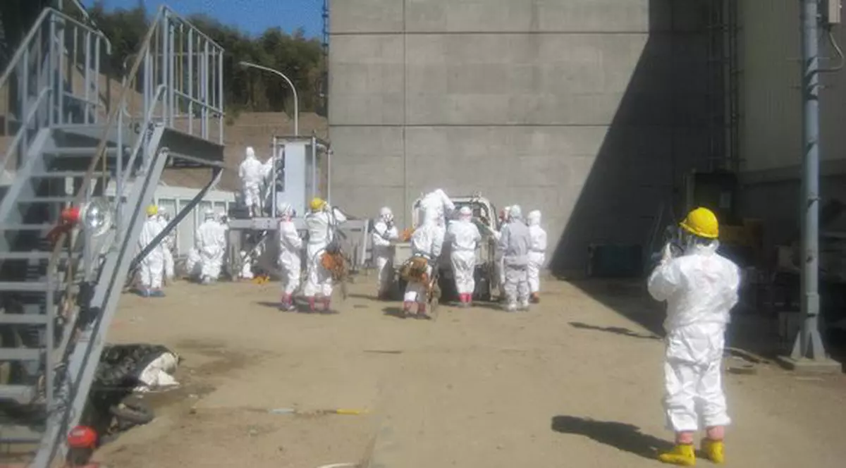 Muncitorii de la Fukushima iau 1.000 euro pe zi. Ţi se pare suma corectă?