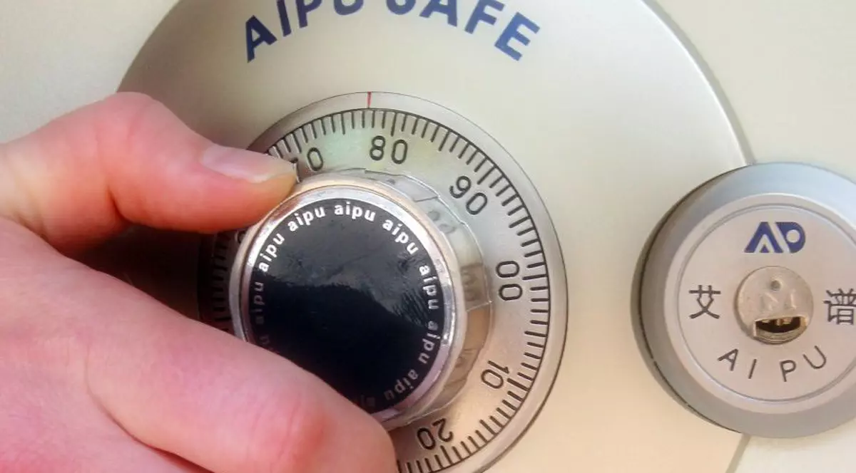 Bărbat din Constanța, arestat după ce a furat 15.000 de dolari din seiful iubitei sale și a fugit din țară. A fost prins la revenirea în România