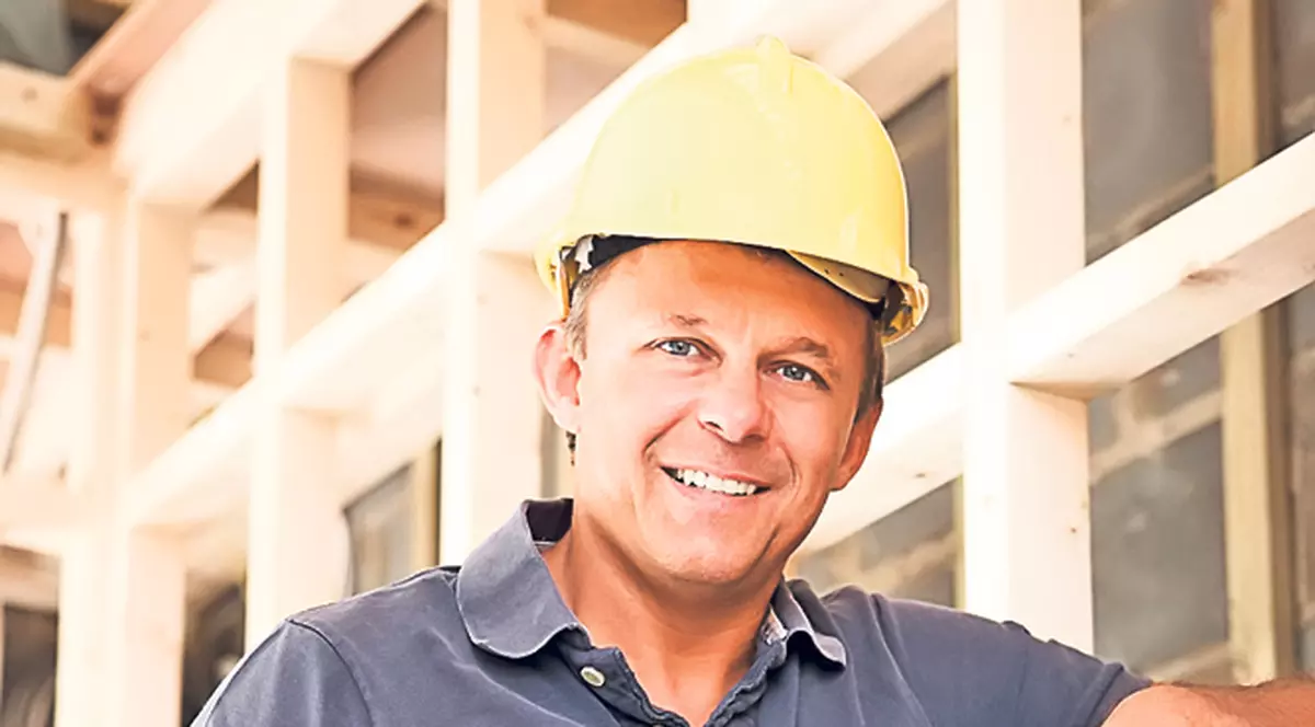 Iată cât de bine sunt plătiţi românii care muncesc afară: 5.000 de euro, leafă de tâmplar