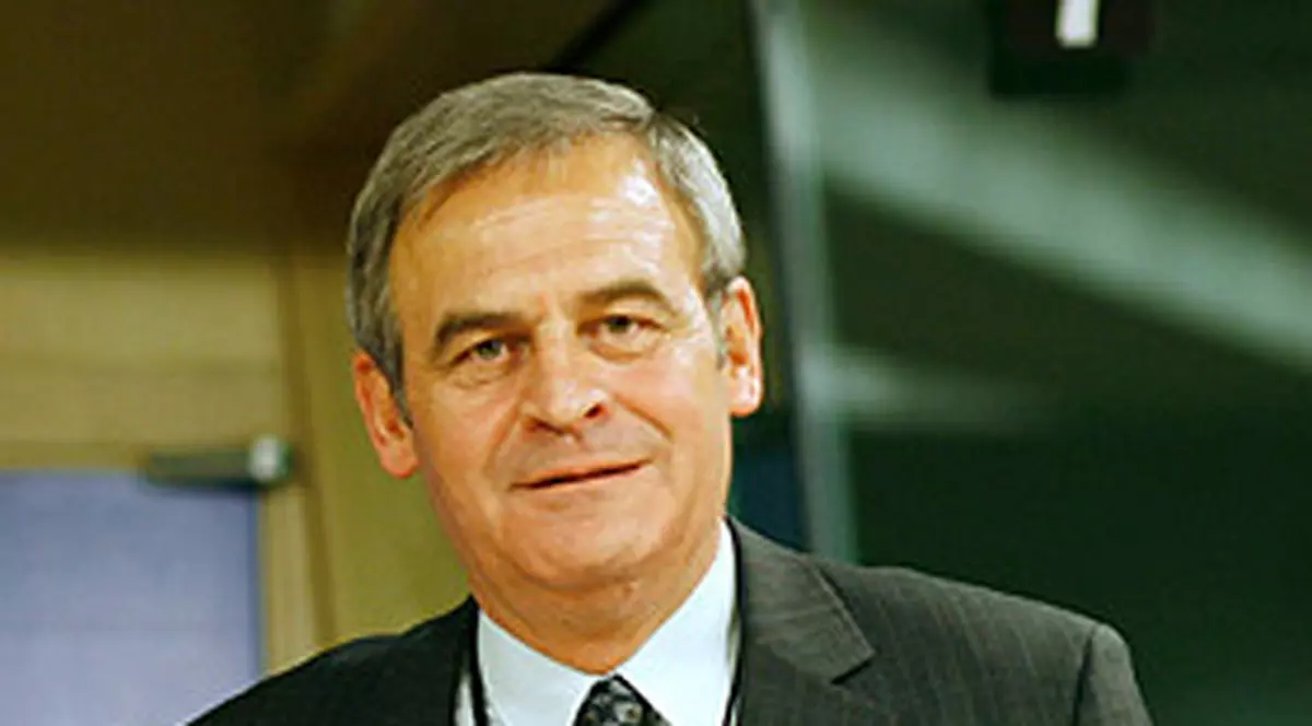 Europarlamentarul Laszlo Tokeş va depune jurământul pentru obţinerea cetăţeniei maghiare 