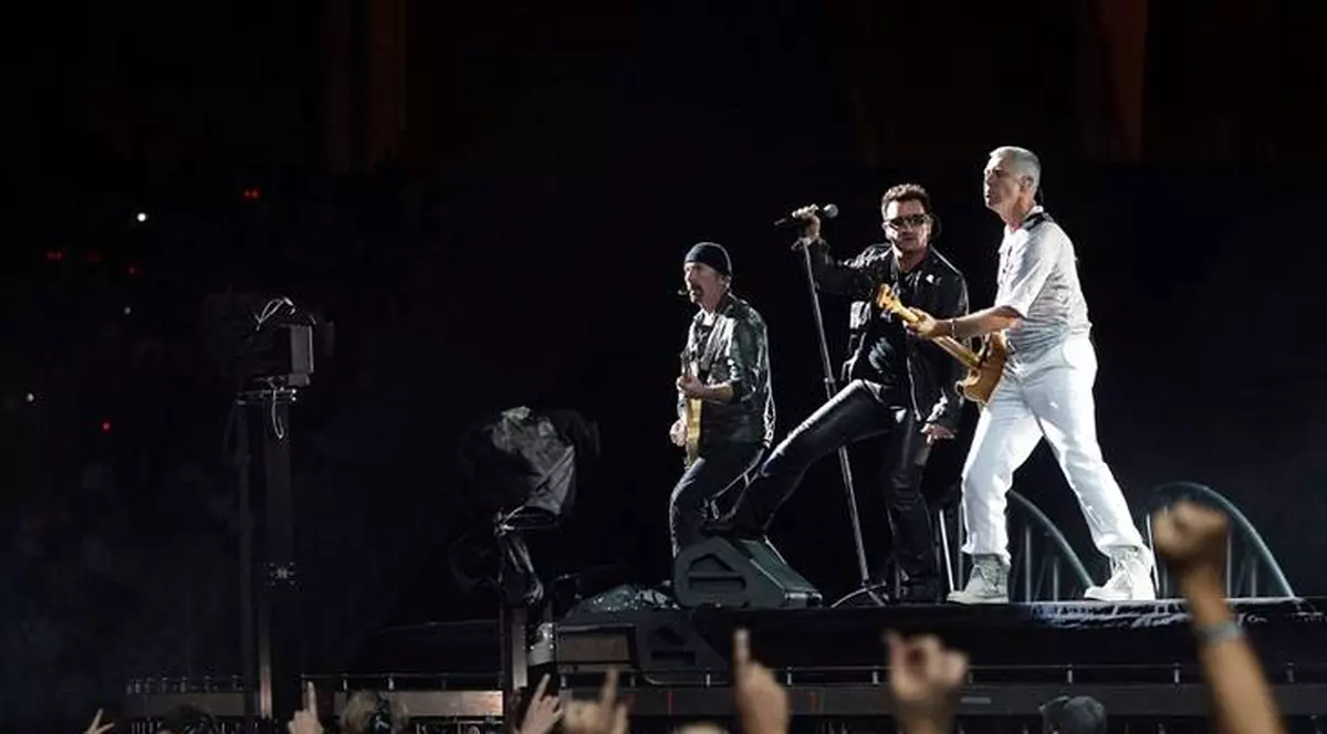 Astăzi vom afla dacă U2 va veni în România