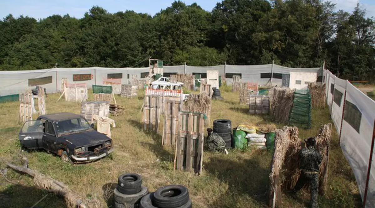 Airsoftul, un fel "de joaca de-a războiul", îi cucereşte pe bucureşteni