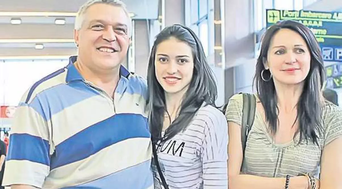 Vasile Stângă, fostul mare handbalist şi antrenor, somat să-şi recunoască un copil. Ea este fiica secretă?