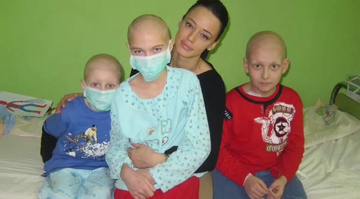 Andreea Raicu strânge bani pentru copiii bolnavi de cancer