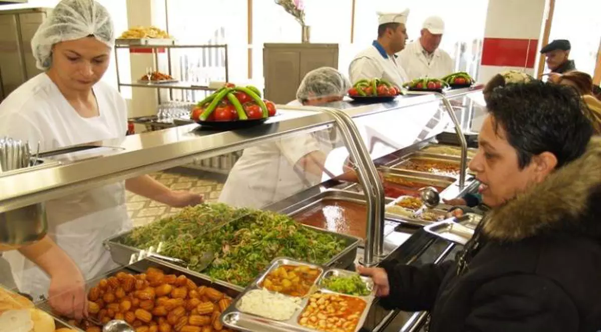 Burse de 400 de lei pentru voluntariat la cantină. Ofertă inedită la Iași