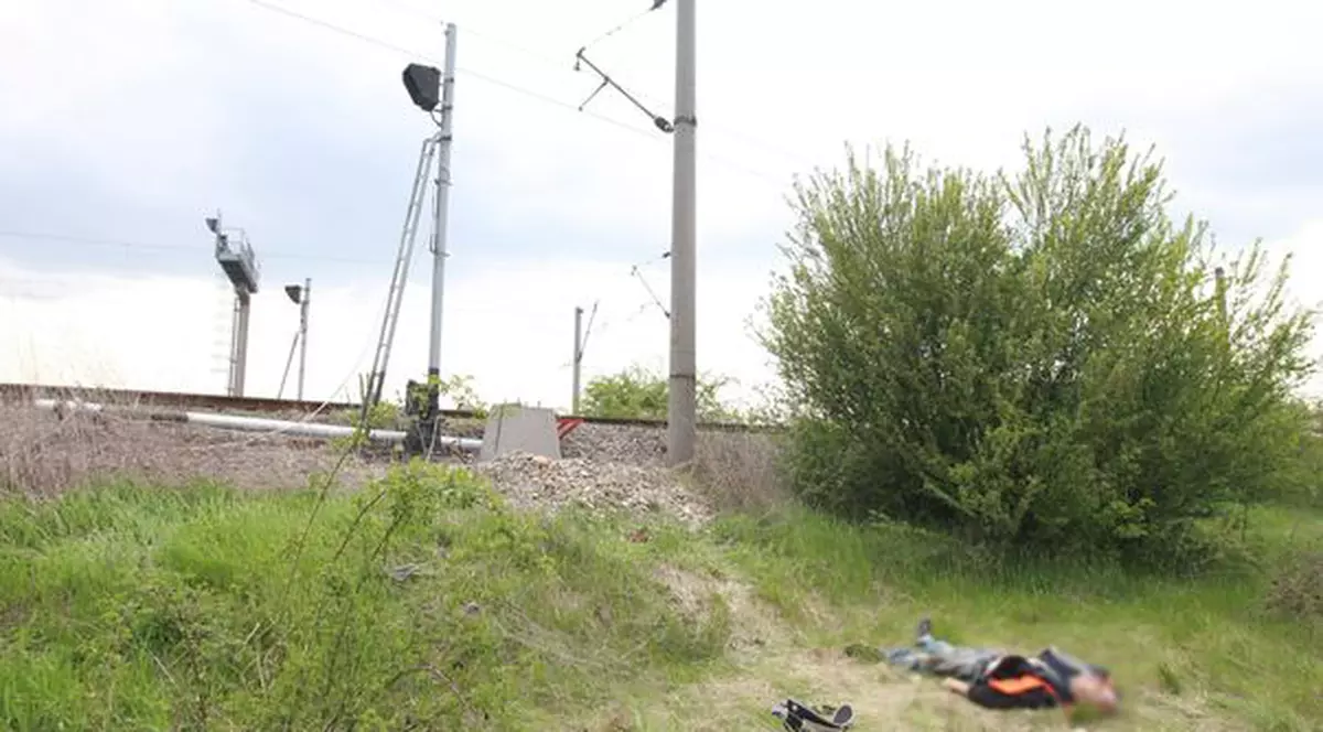 S-a electrocutat în timp ce lucra la calea ferată