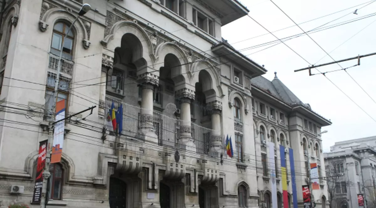 Oprescu a reziliat contractul cu firma care consolidează sediul Primăriei Capitalei