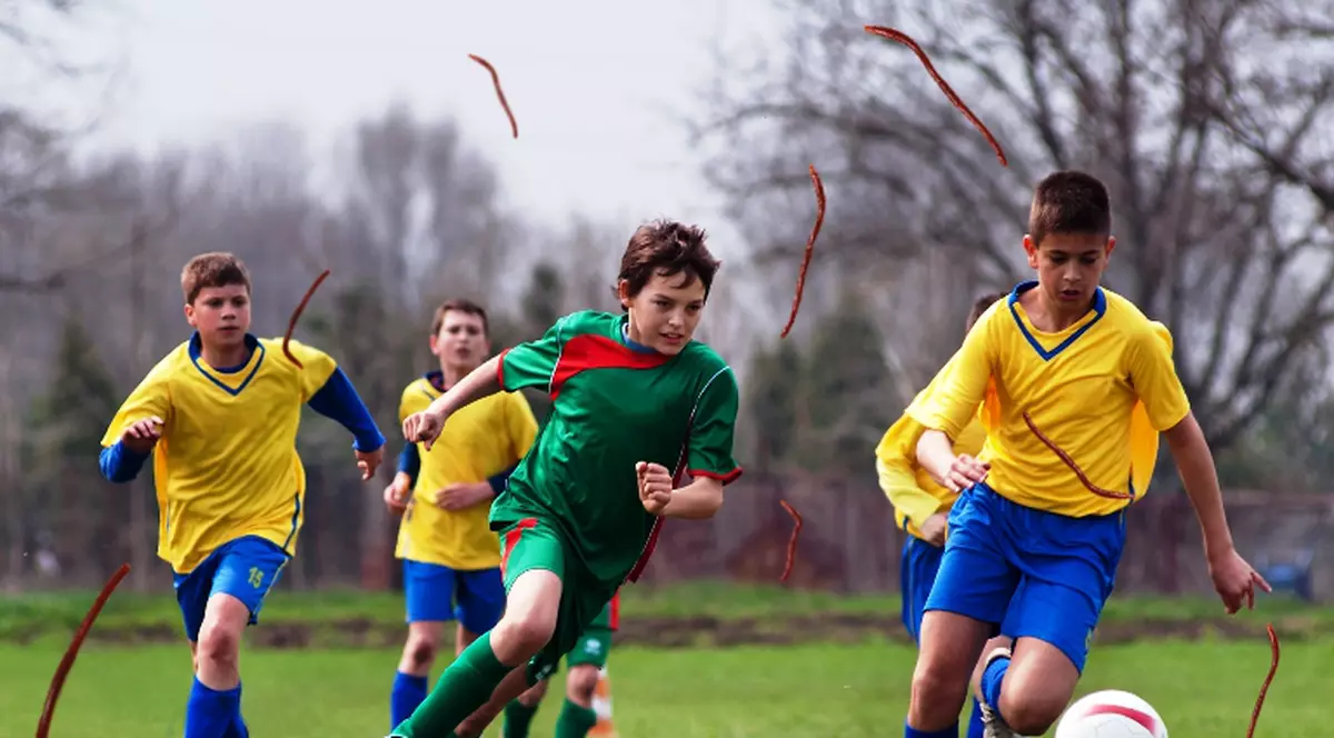 Oribil, şocant, greţos! În Scoţia a plouat cu râme!