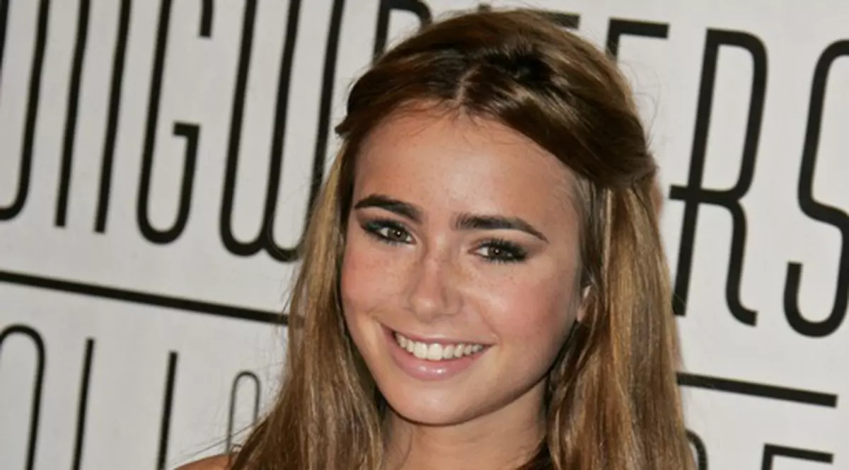 Fiica lui Phil Collins, noua Albă ca Zăpada