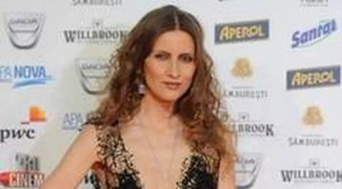 Alin Gălăţescu: "Iulia Albu este doar o avocată care a pozat goală pentru soţul ei "