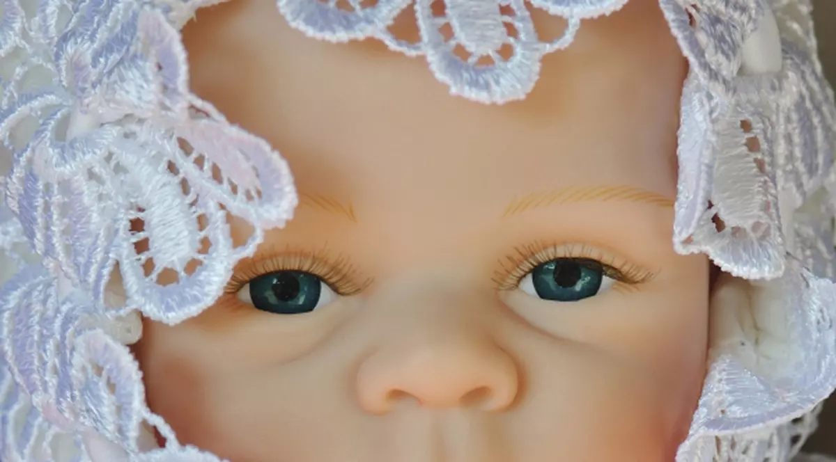 Doi homosexuali au un copil neobişnuit: e din plastic!