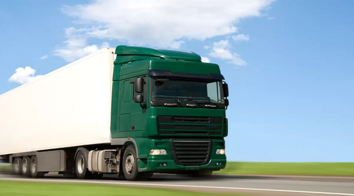 Aproape 4.000 de parfumuri copiate după firme de renume au fost confiscate