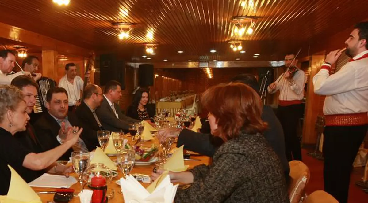 Vanghelie le-a adus lăutari americanilor 