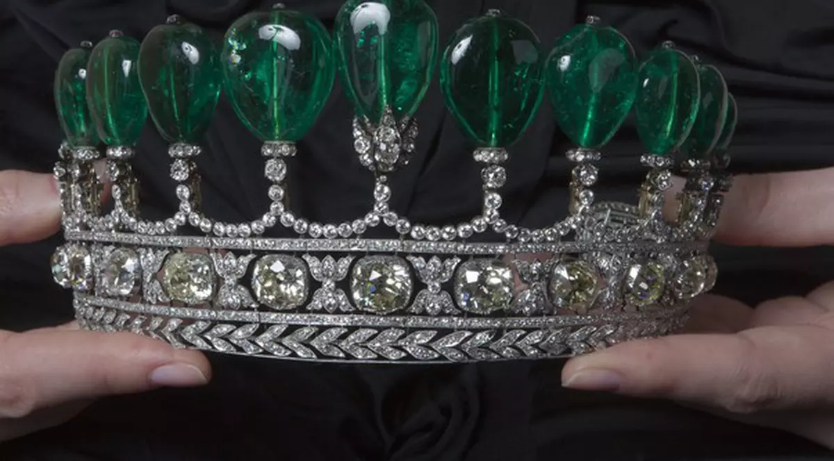 Află cu cât s-a vândut cea mai scumpă tiară din lume!