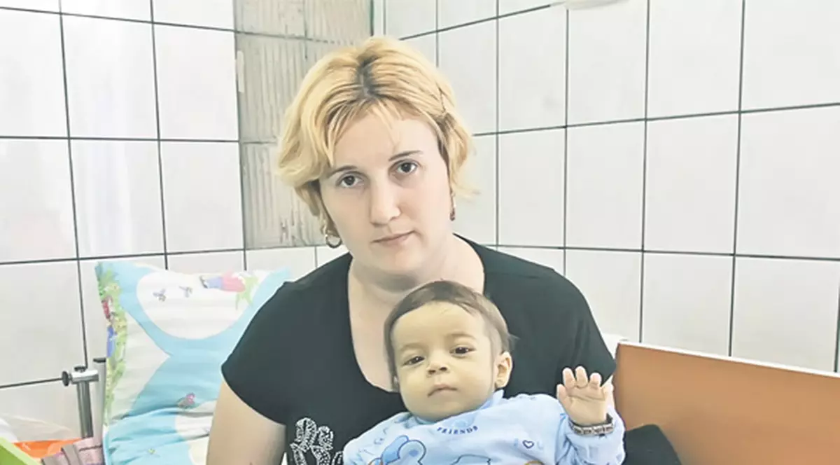 Ne scriu cititorii | Ajutaţi-i pe Adelin şi pe Denisa să învingă cancerul