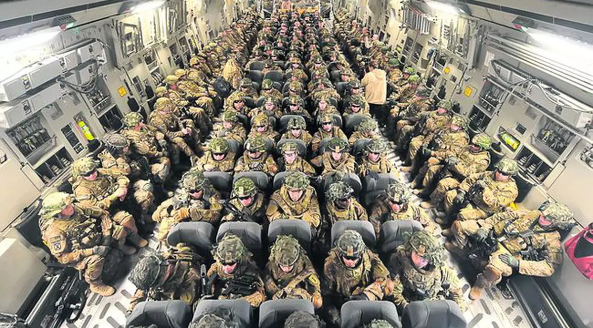 Aşa pleacă americanii la război... şi aşa pleacă ai noştri