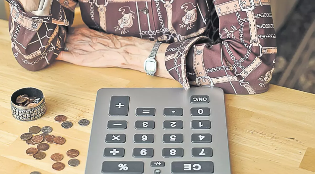 Guvernanţii au anunţat că am ieşit din recesiune. Ce spun românii: "Noi tot săraci rămânem"