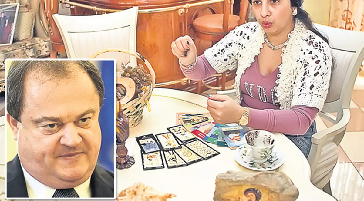 Vrăjitoarea Sultana: "Cărţile îl dau câştigător pe Blaga"