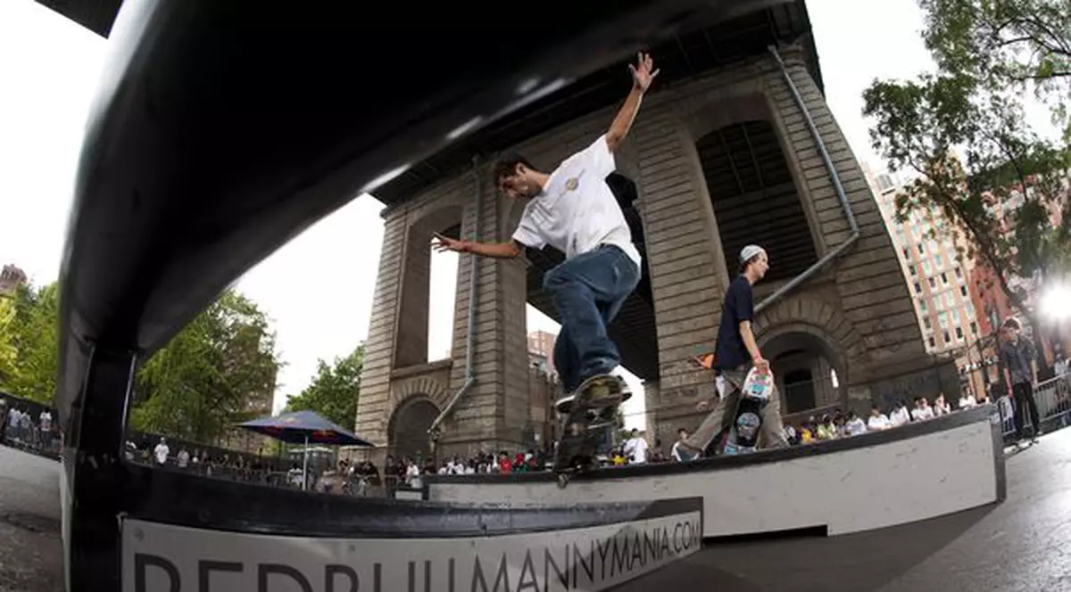 Cel mai bun skateboarder român merge la finala din SUA!