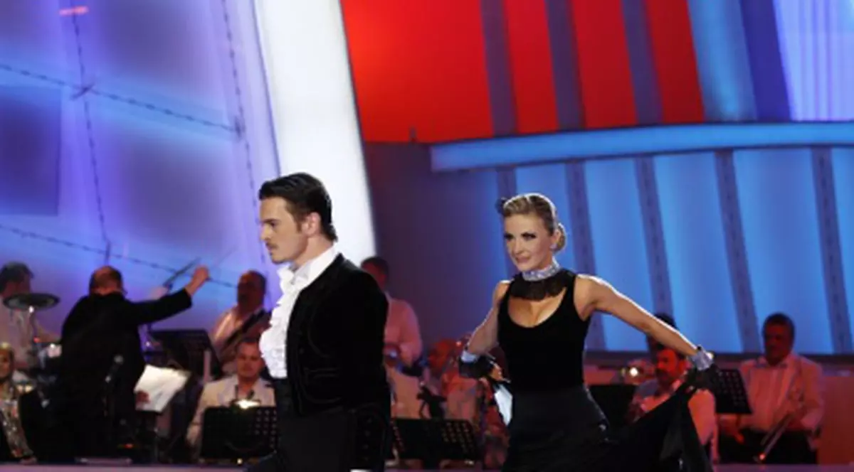 Lavinia Pârva, Roxana Ionescu şi Corina Bud se întrec astăzi în marea finală la „Dansez pentru tine”