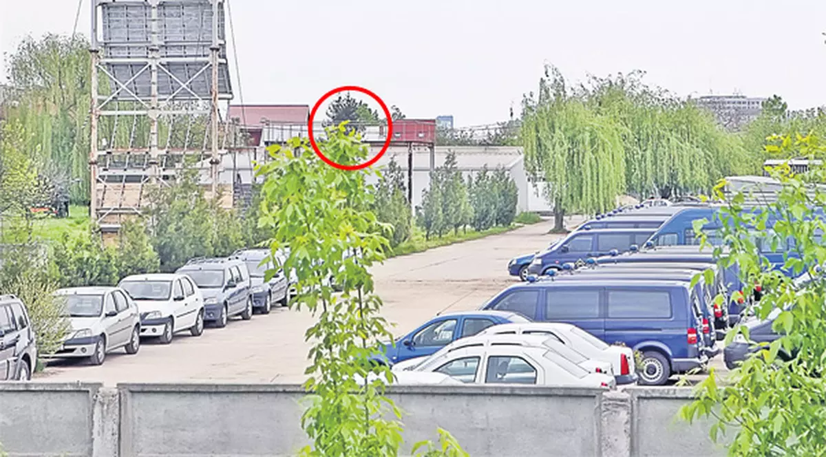 «Vecina» unităţii militare a SRI unde a avut loc ieri o explozie: «Am crezut că mi-a bubuit centrala»