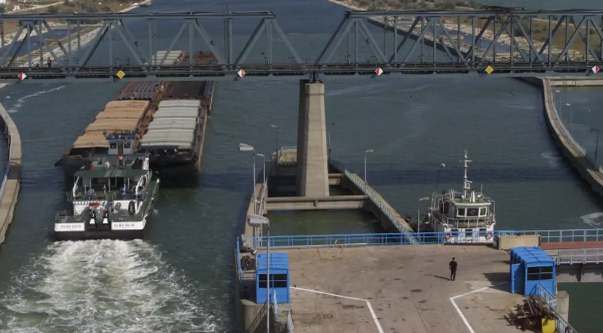 Container cu mii de perechi de încălţăminte de contrabandă, interceptat în Portul Constanţa Sud-Agigea