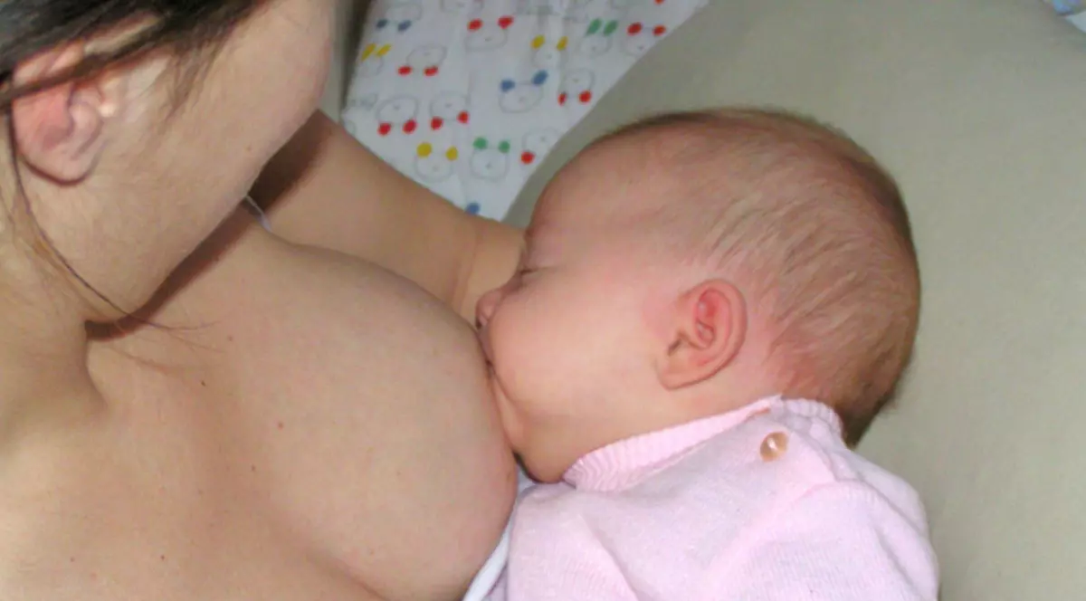 Lege pentru femeile care alăpteaza în public