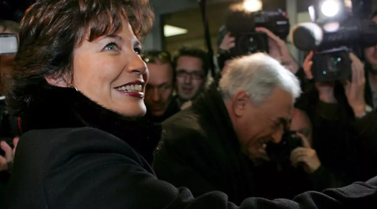 Află ce femeie a strâns 6 milioane de dolari pentru eliberarea lui Strauss-Kahn