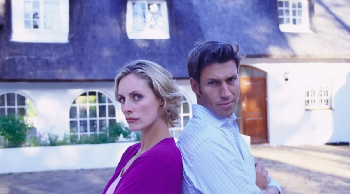 Peste 2.300 de cupluri de români au divorţat, în 2011, la notar sau la ofiţerul de stare civilă