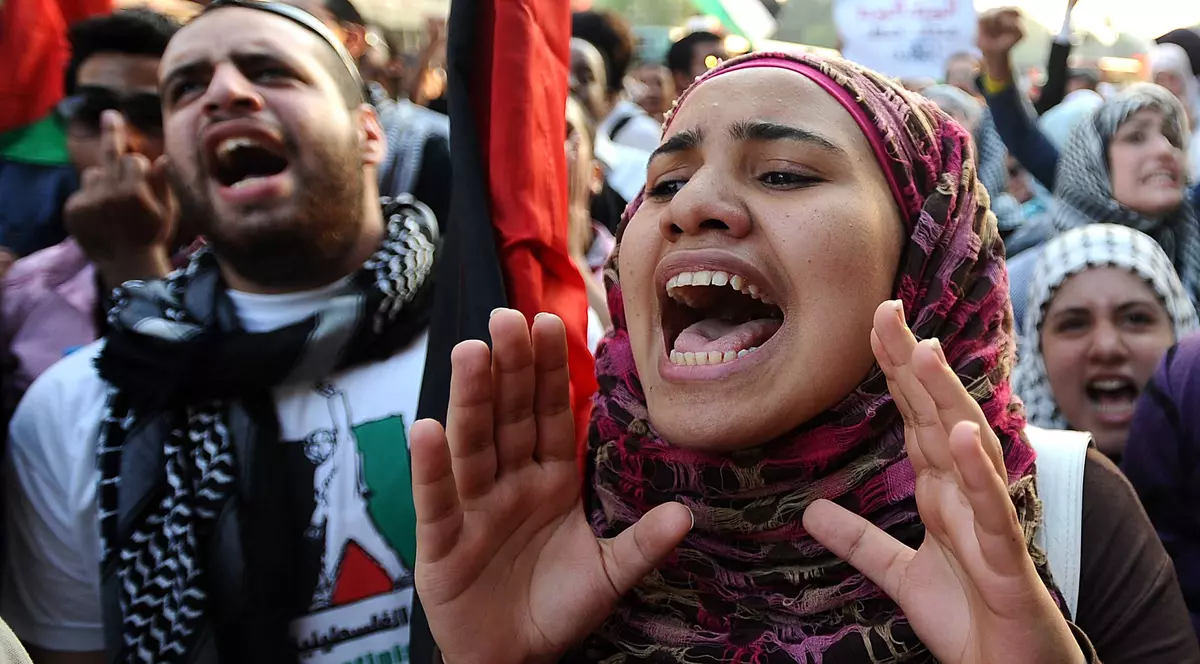 Un general egiptean recunoaşte: Femeile care au manifestat, în martie, la Cairo, au fost supuse testelor de virginitate