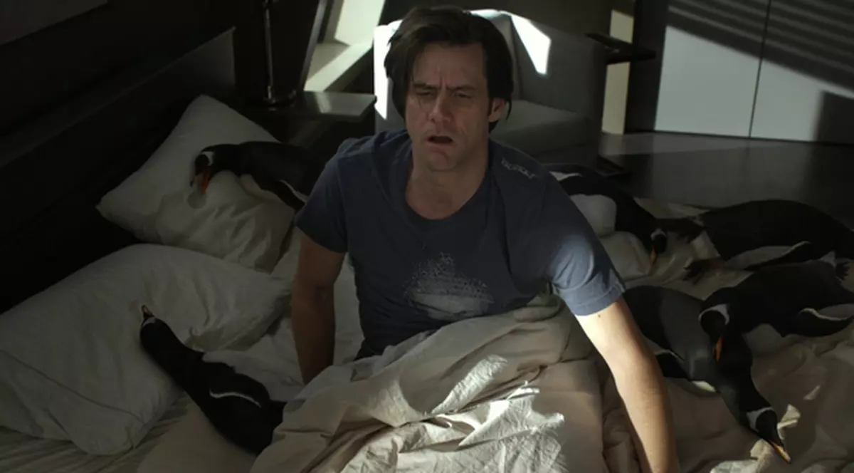 Foto | Jim Carrey, atacat de pinguini