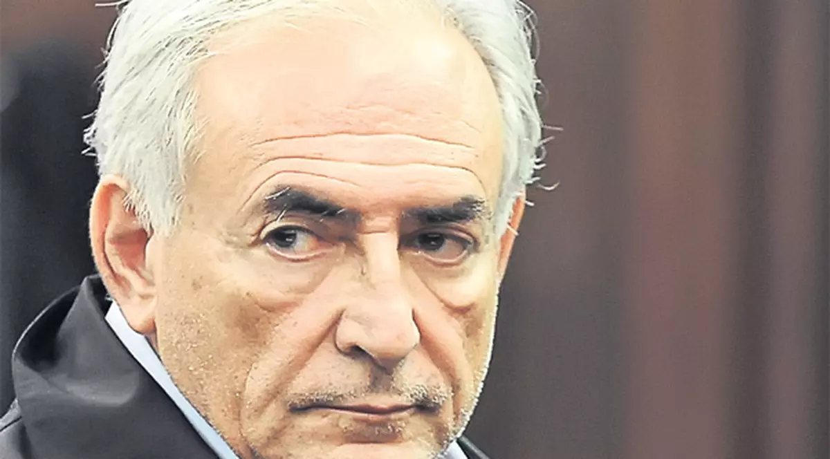 Camerista avea sperma lui Strauss-Kahn pe uniformă