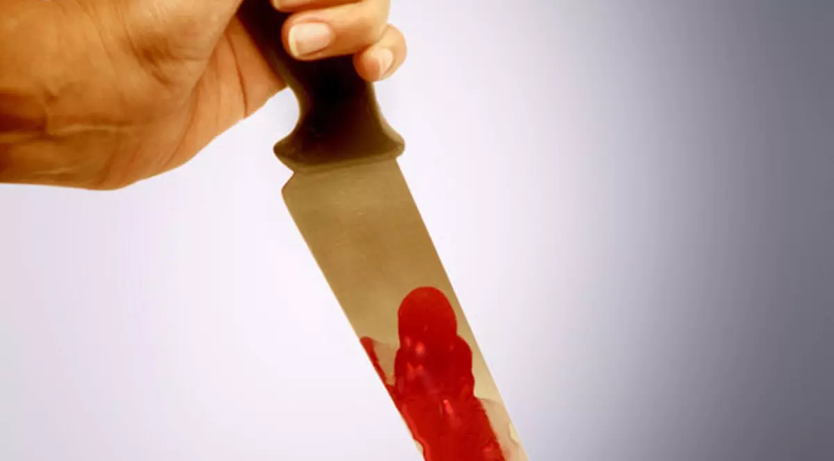 Curajos la 6 ani! Un băieţel şi-a înjunghiat unchiul ca să îşi salveze mama bătută
