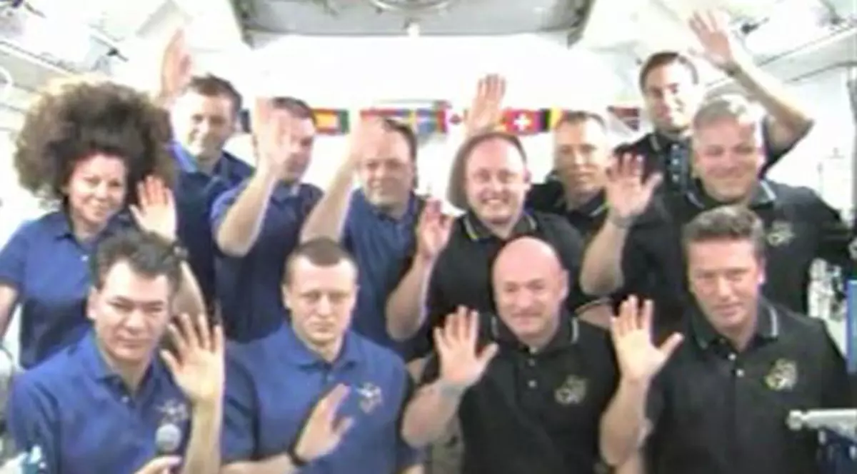 Papa a vorbit cu astronauţii de la Staţia Spaţială Internaţională