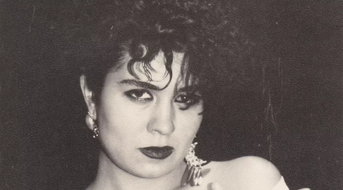 O mai recunoști? Așa arăta Monica Anghel la 17 ani!