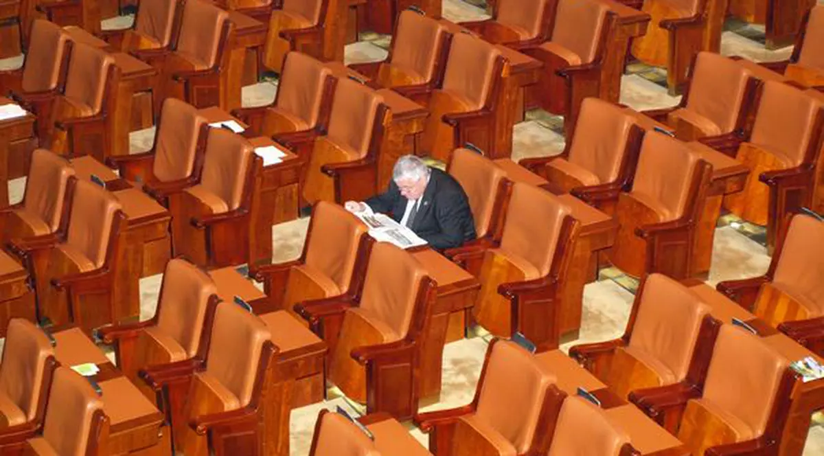Poza zilei | Pedelistul Viorel Balcan, uitat de colegi în Parlament
