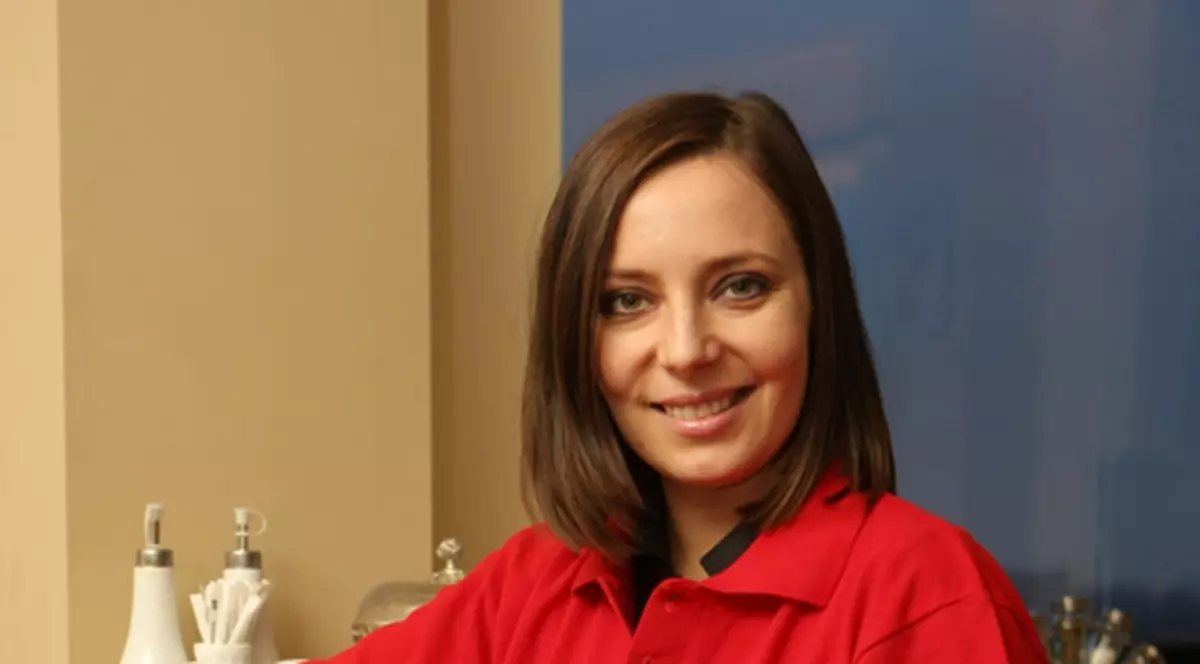 Roxana Iliescu încearcă dansul fetelor de la Căpâlna