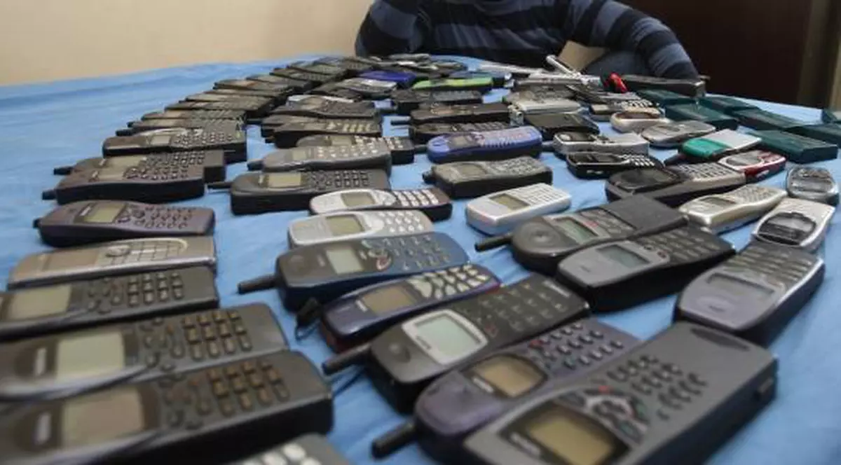 Organizaţia Mondială a Sănătăţii avertizează: telefoanele celulare ne pot îmbolnăvi de cancer