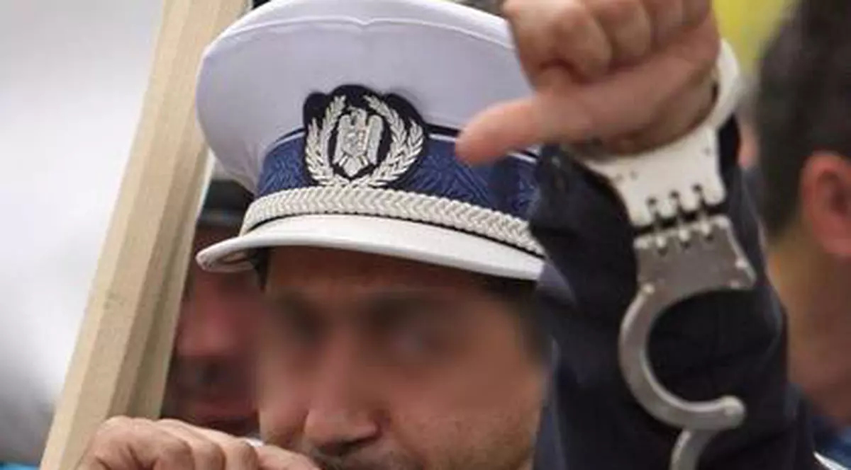 Supăraţi că li s-a luat norma de hrană, poliţiştii ameninţă că ies azi din nou în stradă
